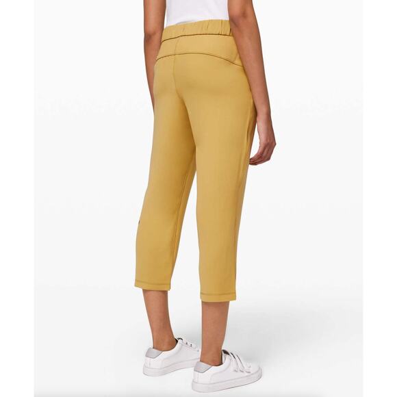 LULULEMON On the Fly Crop *Woven 23" Vintage Gold Yellow Sz 8 {3Z24} - Picture 3 of 7